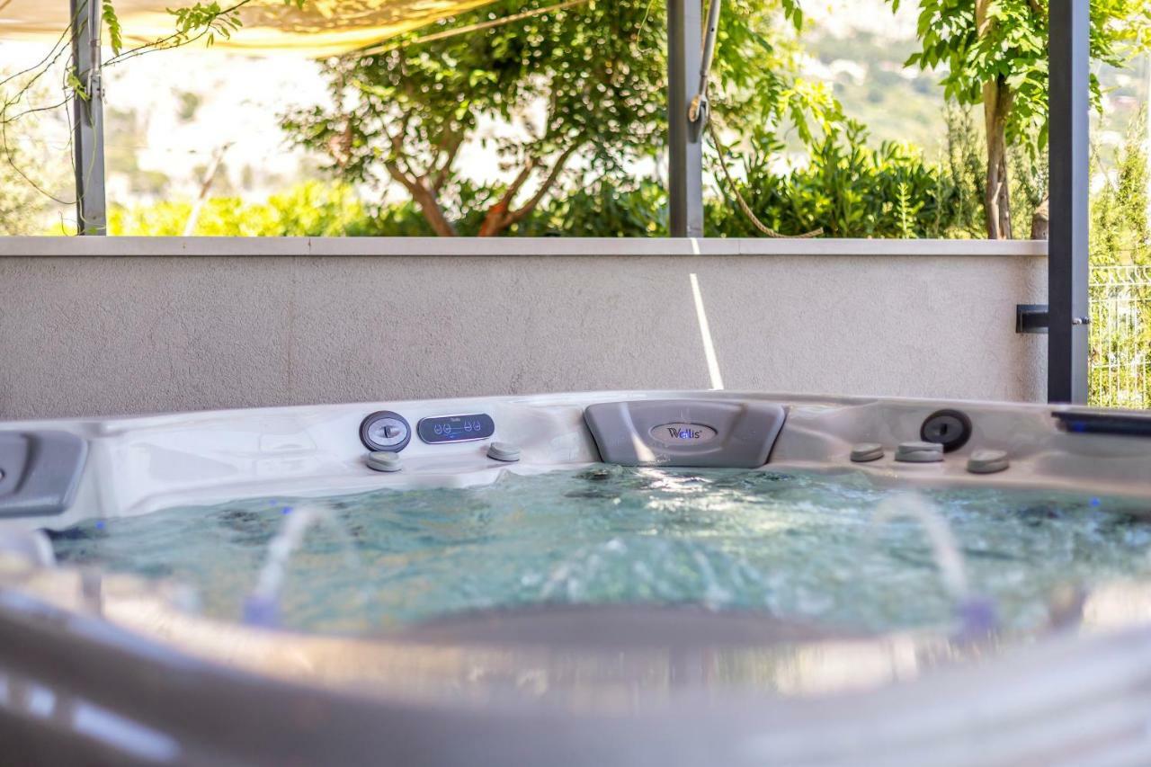 Luxury Apartment With Hot Tub Omiš Esterno foto