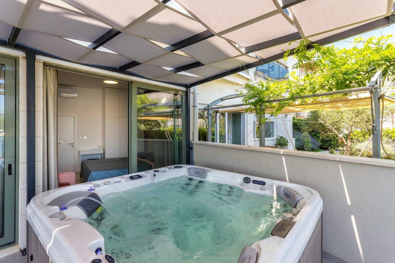 Luxury Apartment With Hot Tub Omiš Esterno foto
