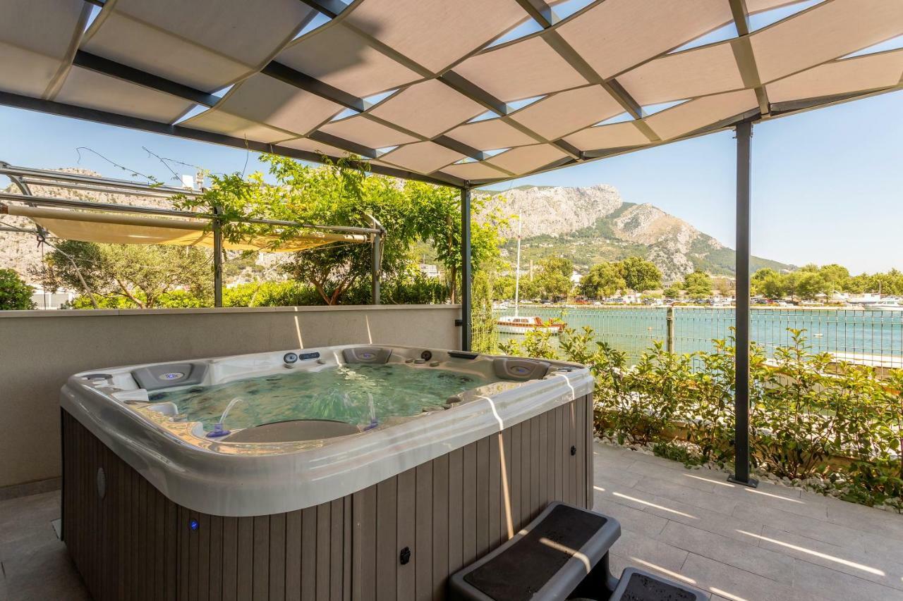 Luxury Apartment With Hot Tub Omiš Esterno foto