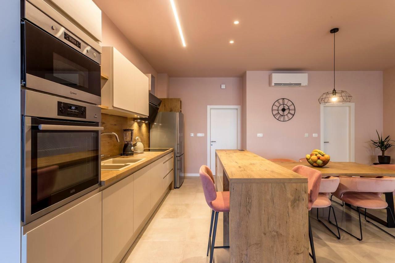 Luxury Apartment With Hot Tub Omiš Esterno foto