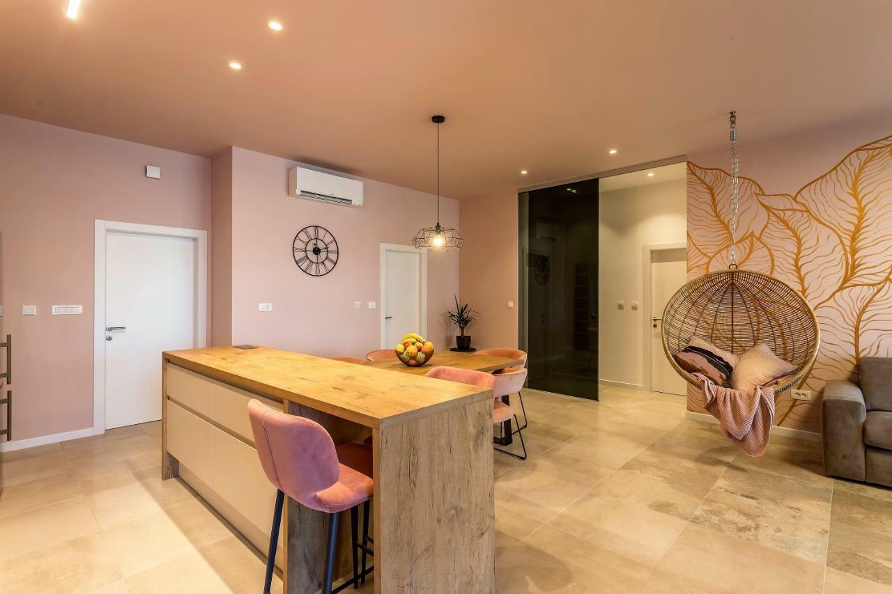 Luxury Apartment With Hot Tub Omiš Esterno foto