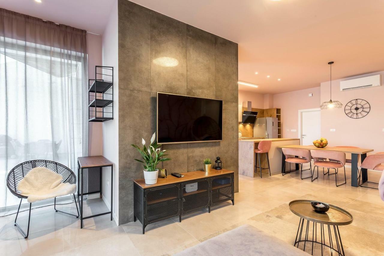 Luxury Apartment With Hot Tub Omiš Esterno foto