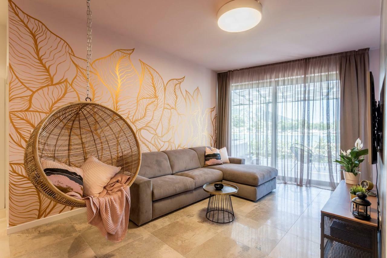 Luxury Apartment With Hot Tub Omiš Esterno foto