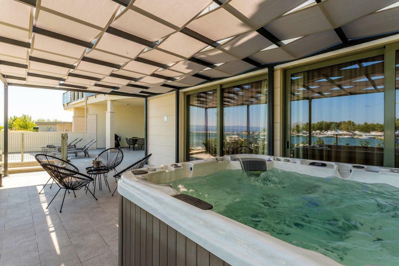 Luxury Apartment With Hot Tub Omiš Esterno foto