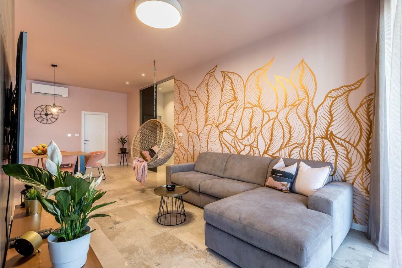 Luxury Apartment With Hot Tub Omiš Esterno foto
