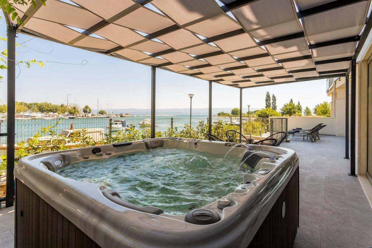 Luxury Apartment With Hot Tub Omiš Esterno foto