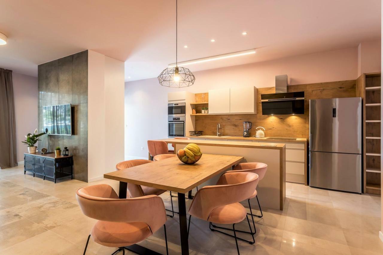 Luxury Apartment With Hot Tub Omiš Esterno foto