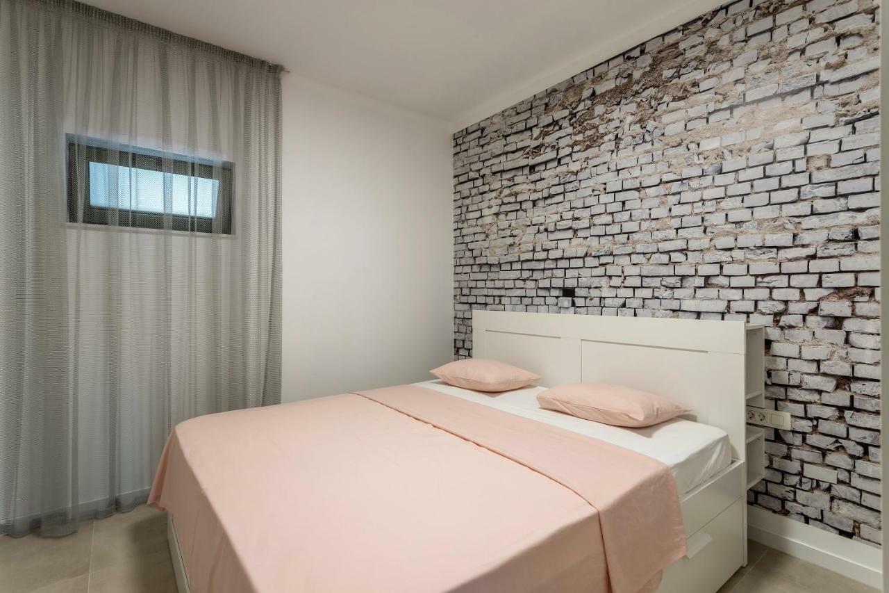 Luxury Apartment With Hot Tub Omiš Esterno foto