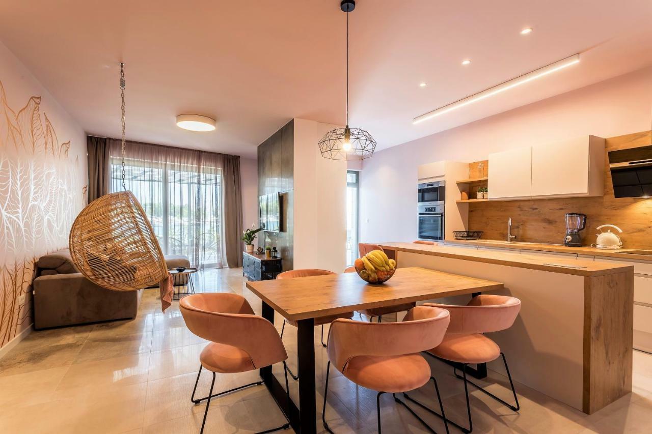 Luxury Apartment With Hot Tub Omiš Esterno foto